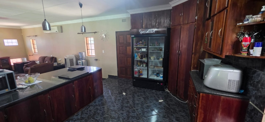 5 Bedroom Property for Sale in Wilkoppies North West